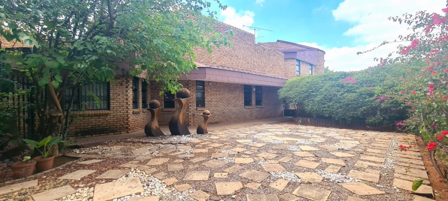 4 Bedroom Property for Sale in Zinniaville North West